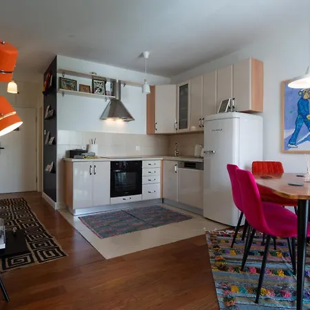 Queen Apartment